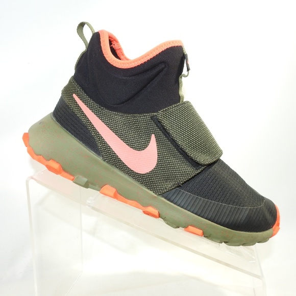 Nike Other - Nike Roshe Mid Winter Stamina Size 6Y Sports Shoes